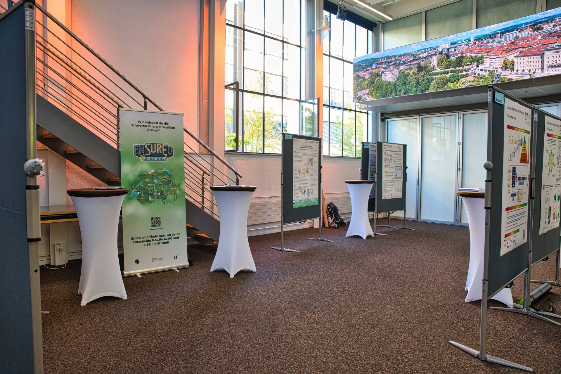 Eingangsbereich mit Rollup-Bannern