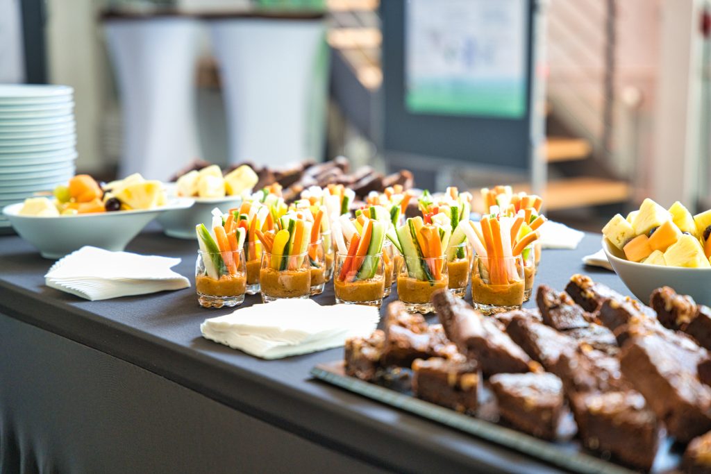 Catering für Events in Bern – frische Snacks, Früchte und Desserts im Eventforum Bern