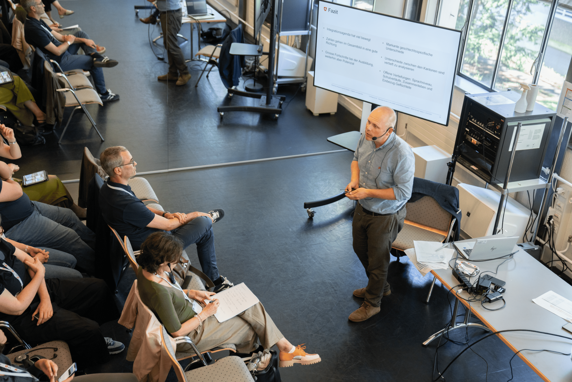 Gruppendynamik bei einer Workshop-Session von oben