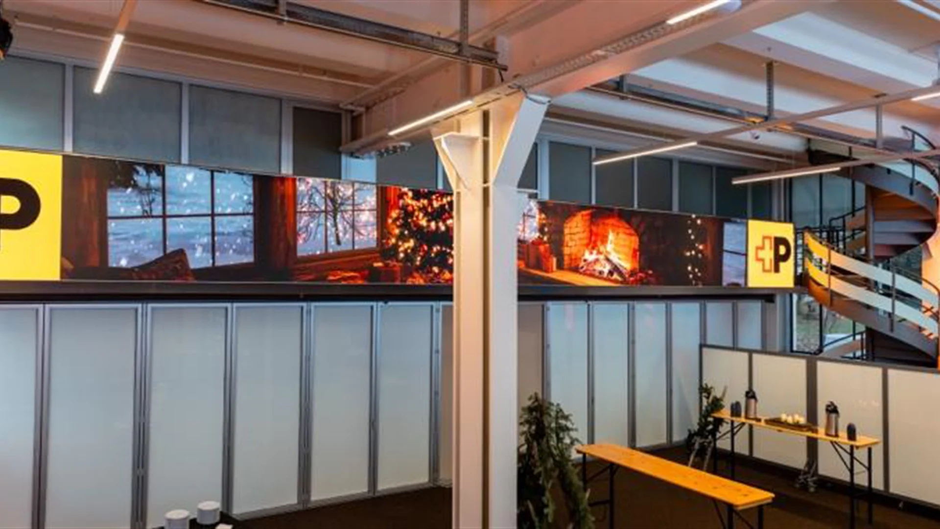 LED-Panoramawand über 13 Meter Breite im Bistrobereich des Eventforums Bern.
