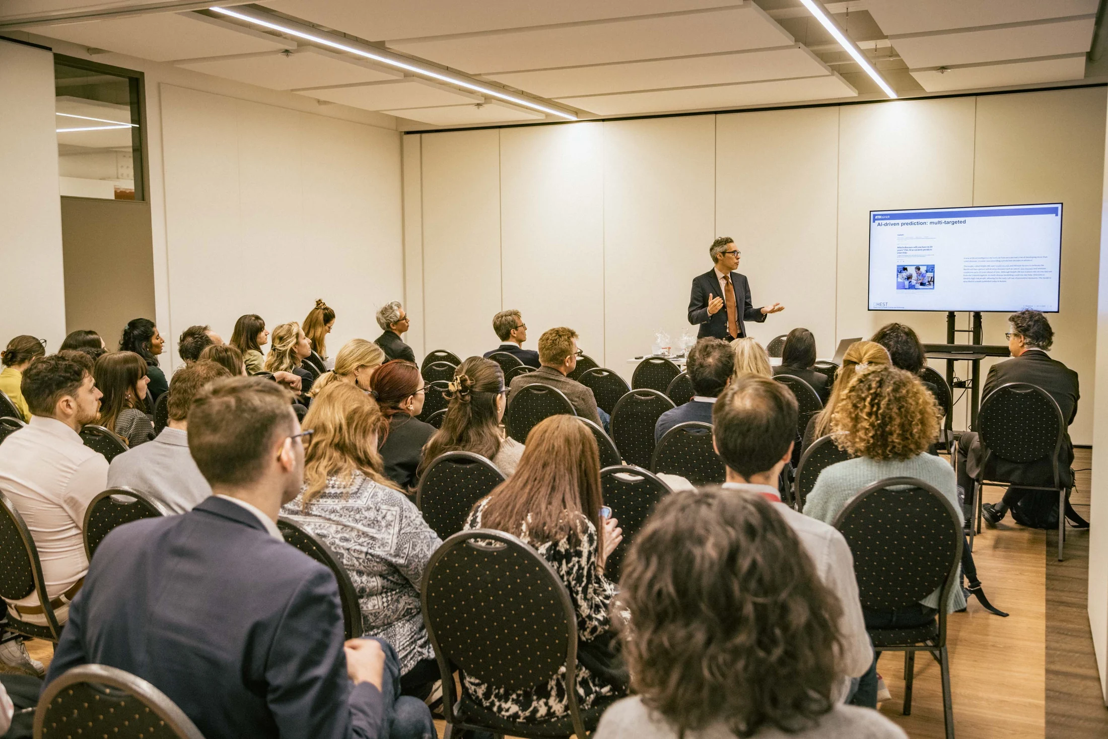 Training session with an audience and presentation on the lower ground floor at Eventforum Bern.