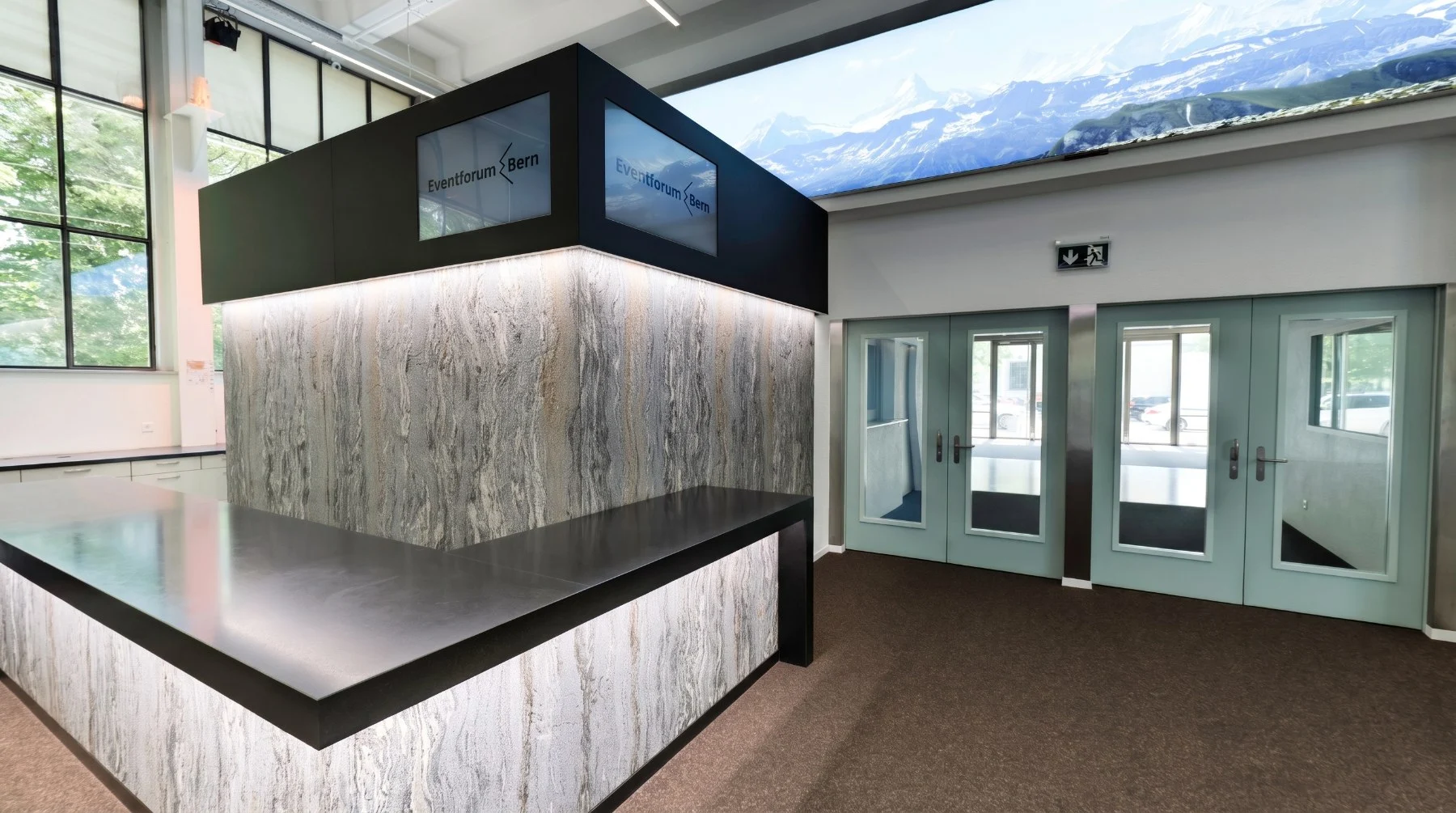 Bar und Eingangsbereich im Foyer des Eventforum Bern