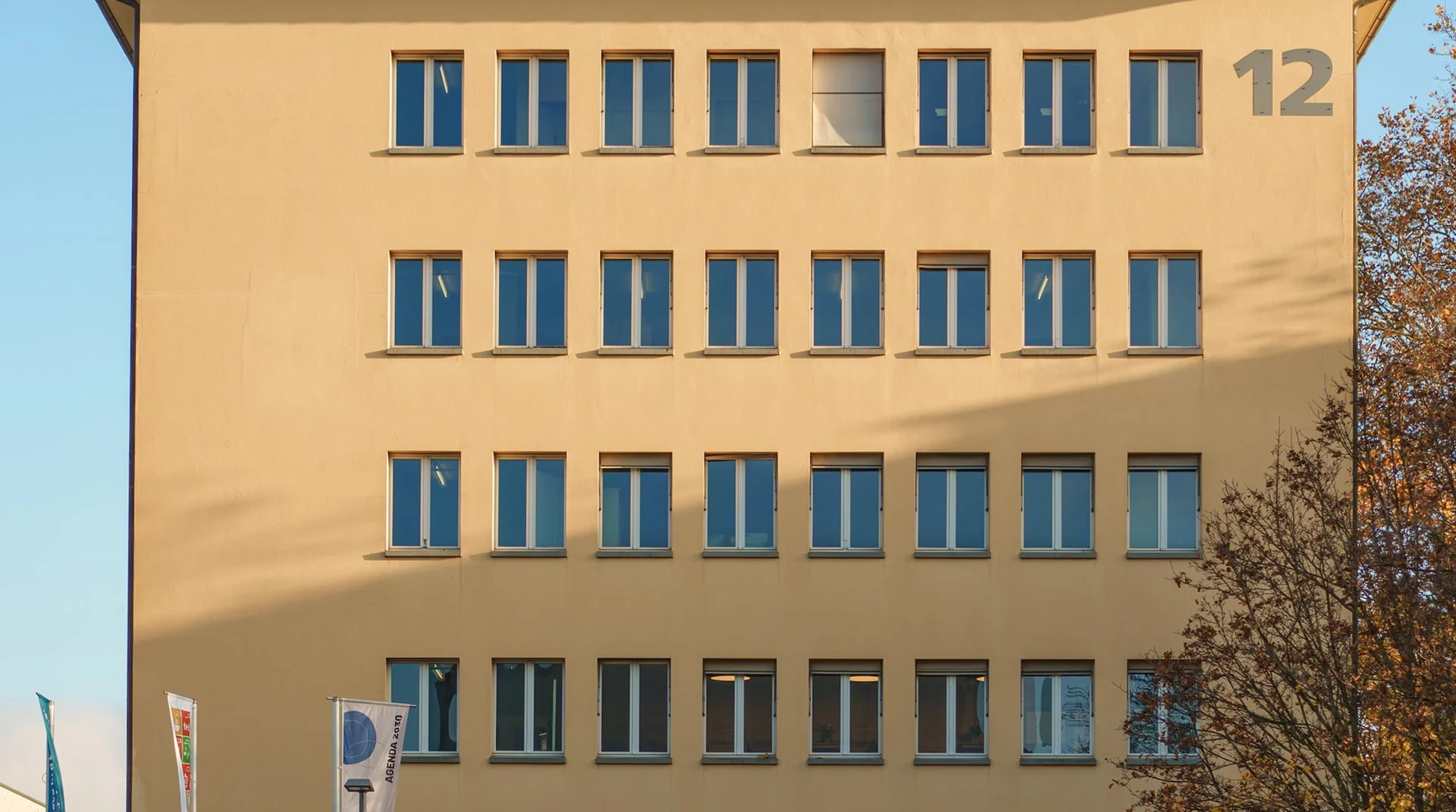 Aussenansicht des Gebäudes an der Fabrikstrasse 12 in Bern.