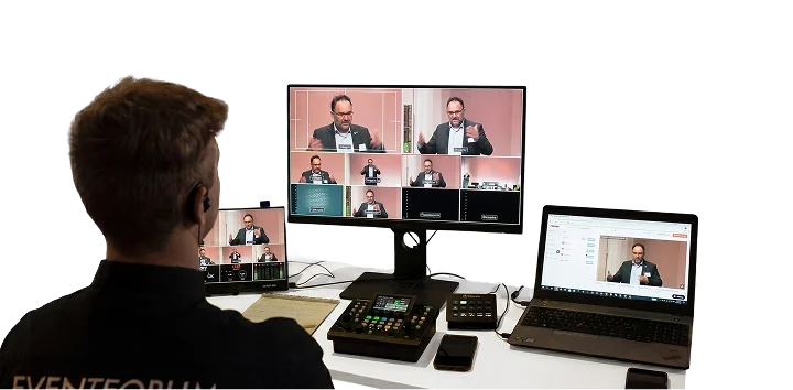 Livestream-Regie mit Monitoren und Technik für hybride Veranstaltungen im Eventforum Bern.