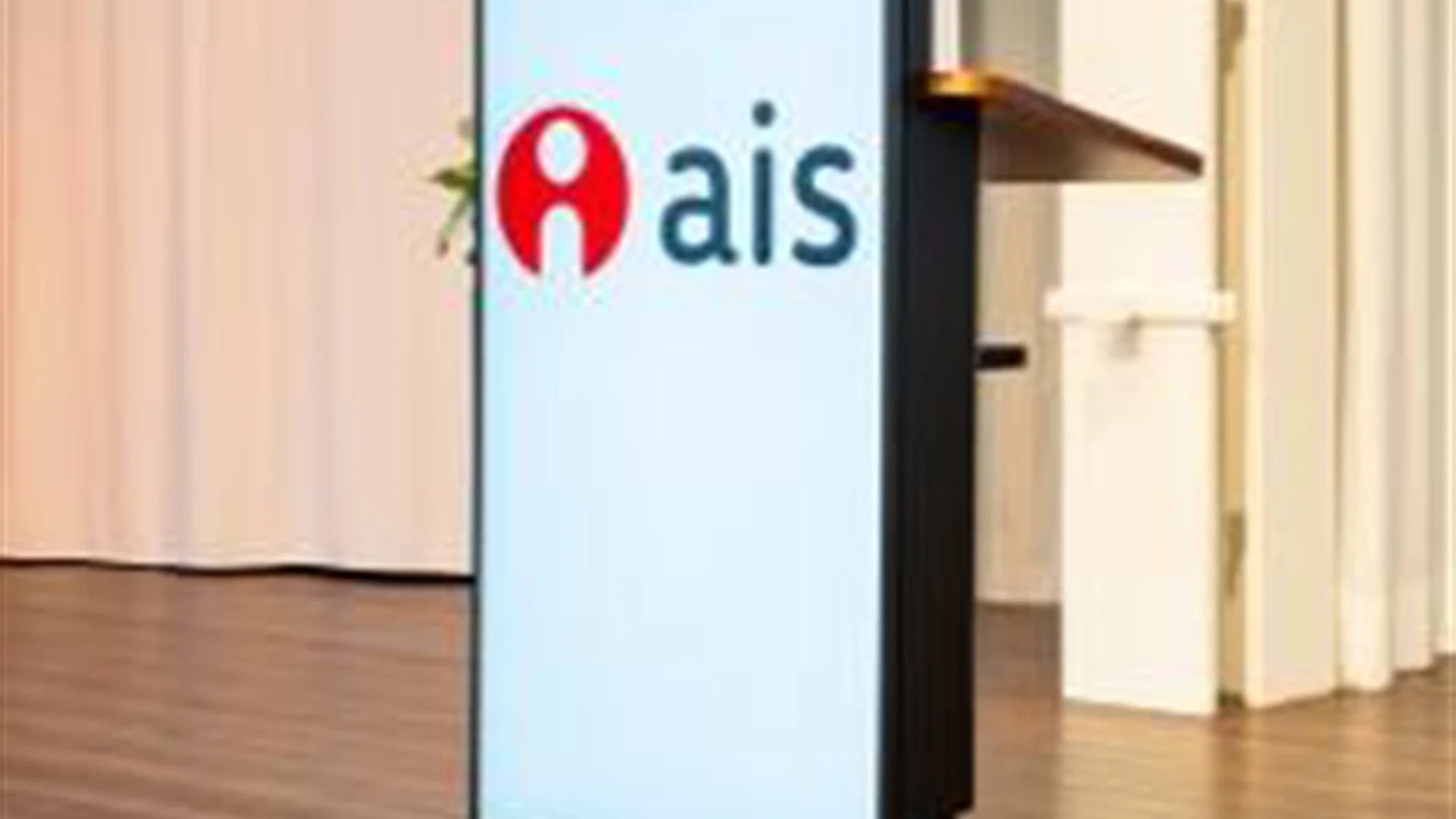 Rednerpult mit Frontmonitor und eingeblendetem Firmenlogo im Eventforum Bern.