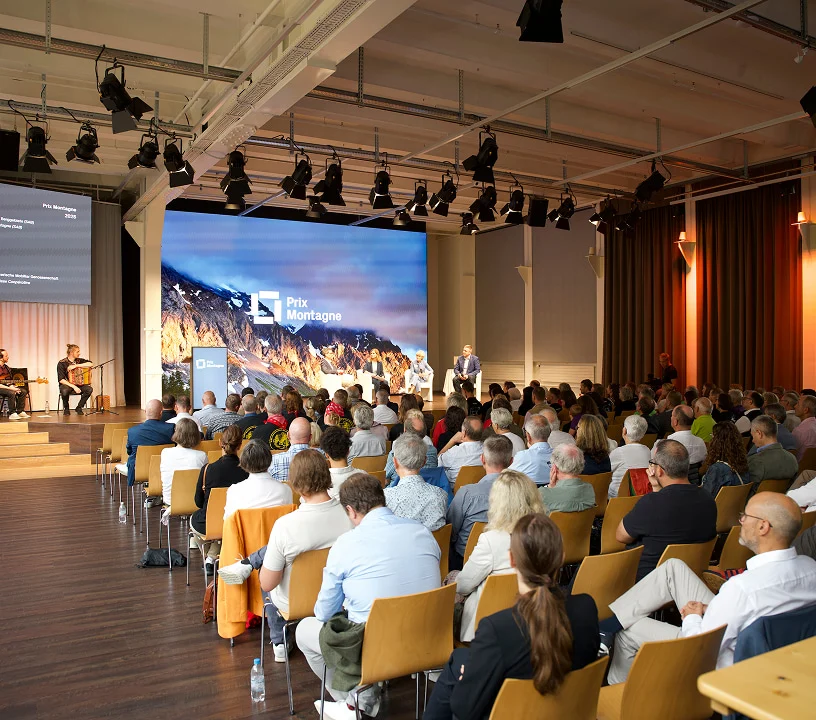 Vortrag vor Publikum in der Eventhalle des Eventforum Bern.