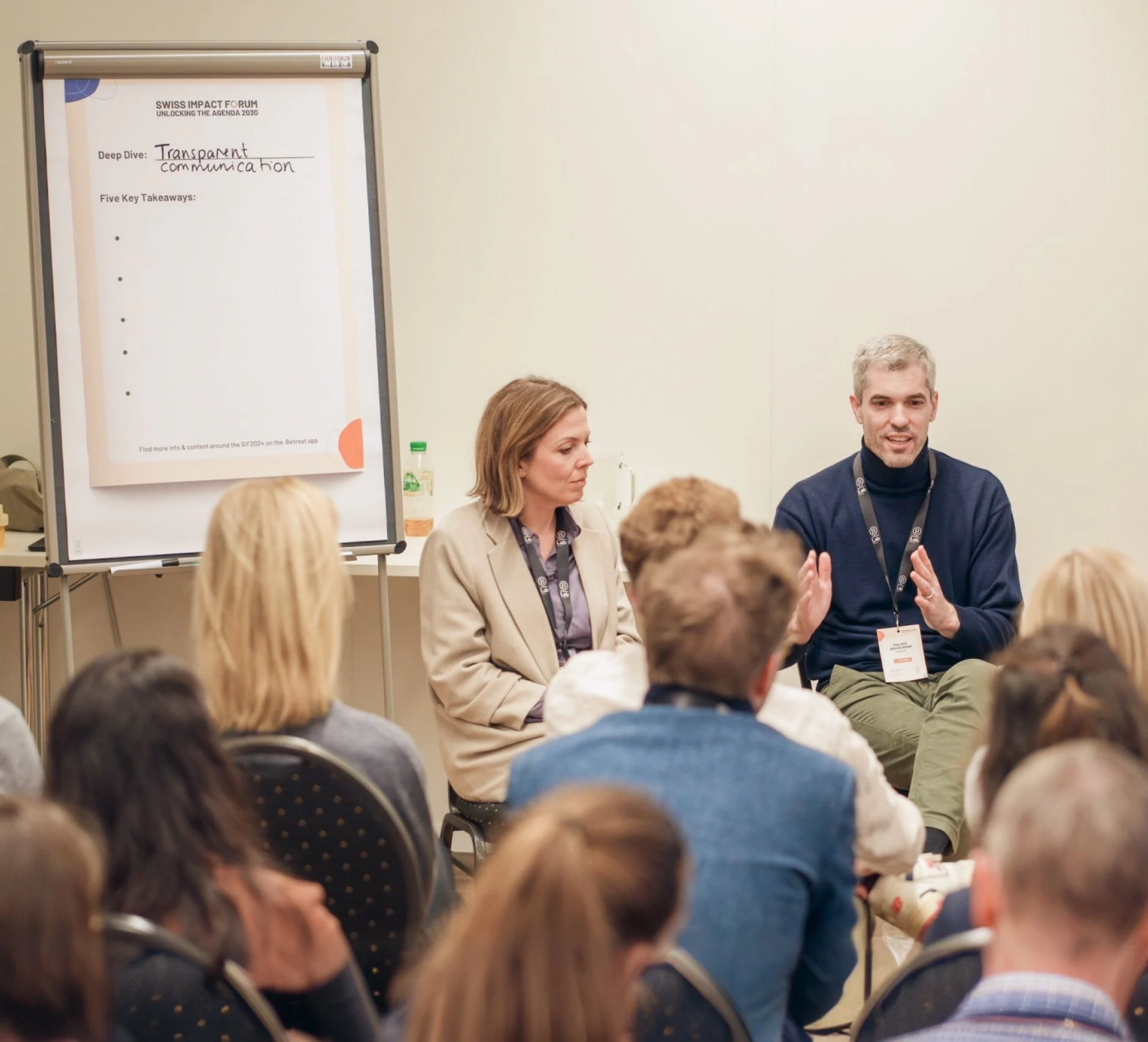 Workshop-Diskussion mit Flipchart und Publikum im Eventforum Bern.